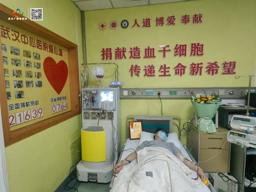 排球
_今天排球
，25岁武汉小伙与5岁陌生女孩千里“结缘”！