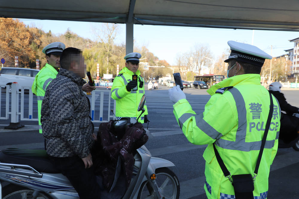 皇冠信用网会员开户
_淄博博山交警：喝没喝酒一测便知皇冠信用网会员开户
，何必自欺欺人