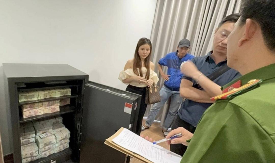 皇冠信用账号申请
_越南特大卖淫案曝光：32岁前空姐伙同男友以餐厅为掩护皇冠信用账号申请
，组织约200名女性卖淫，警方查获大量现金