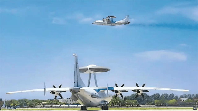 厄瓜多尔足球
_东海之上厄瓜多尔足球
，“不速之客”挂弹来袭！中国战机逼近百米对峙20分钟