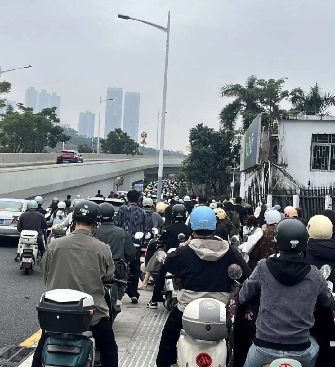 厄瓜多尔足球
_“等到车熄火”！深圳一主干道厄瓜多尔足球
，因封路导致拥堵！多部门研究疏解方案