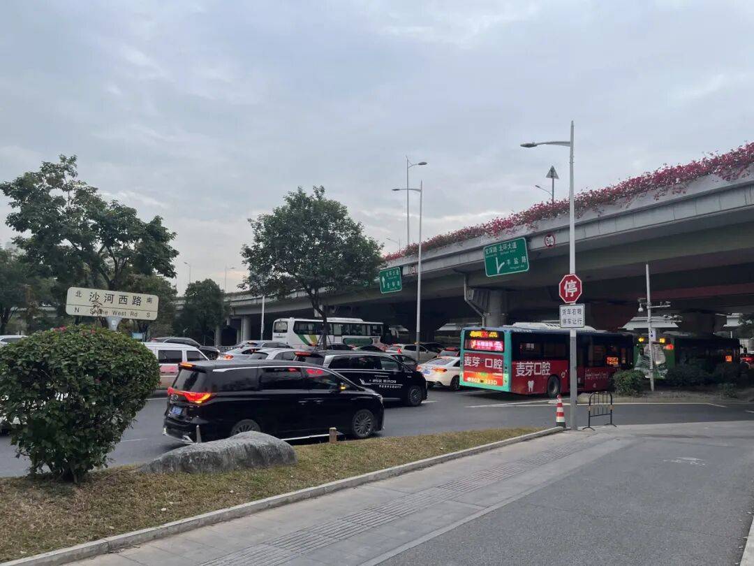 厄瓜多尔足球
_“等到车熄火”！深圳一主干道厄瓜多尔足球
，因封路导致拥堵！多部门研究疏解方案