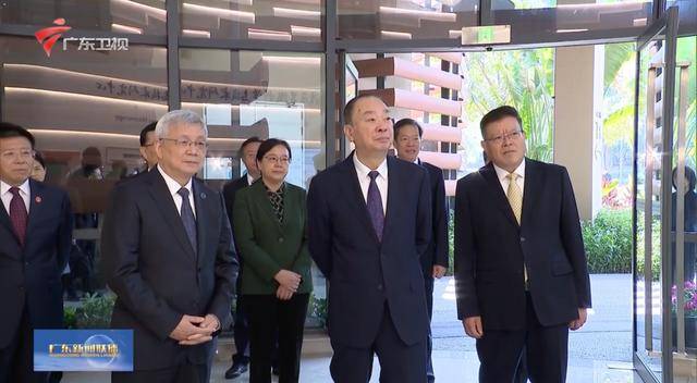 埃及足球
_广东省委书记黄坤明、中国科学院院长侯建国埃及足球
，共同揭牌