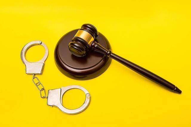 伊朗足球
_女子婚后第2年出轨伴郎并生育孩子、公开举办满月宴伊朗足球
，二人双双获刑