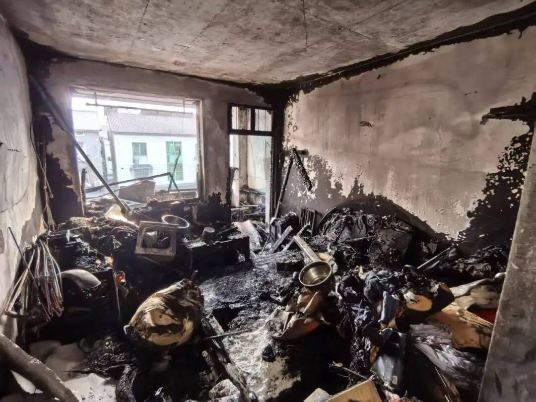 西班牙足球
_一张危险的“蜘蛛网”西班牙足球
，将出租房烧了个精光？