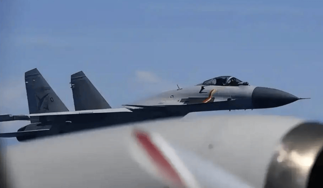 哥伦比亚足球
_日本丢脸丢大了哥伦比亚足球
，F15战机挑衅辽宁舰，还没看见歼15T，就被雷达锁定！