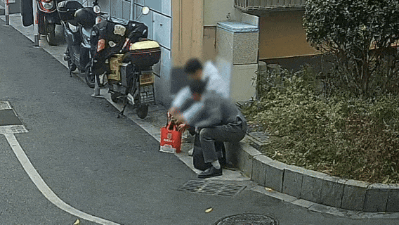 皇冠信用網出租代理
_上门取走19万元皇冠信用網出租代理
，杭州一西装革履“金融专员”被抓！在高速服务区被抓，车上塞满现金