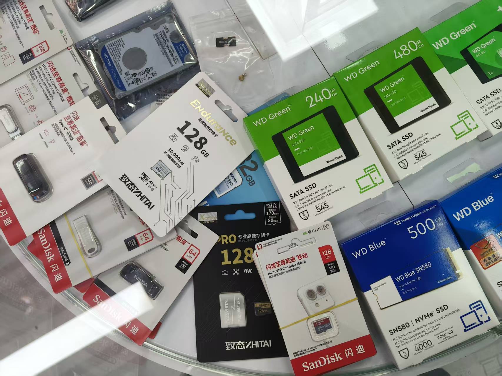 皇冠信用网最高占成
_“一天一个价”！实探深圳华强北皇冠信用网最高占成
，固态硬盘价格已翻倍