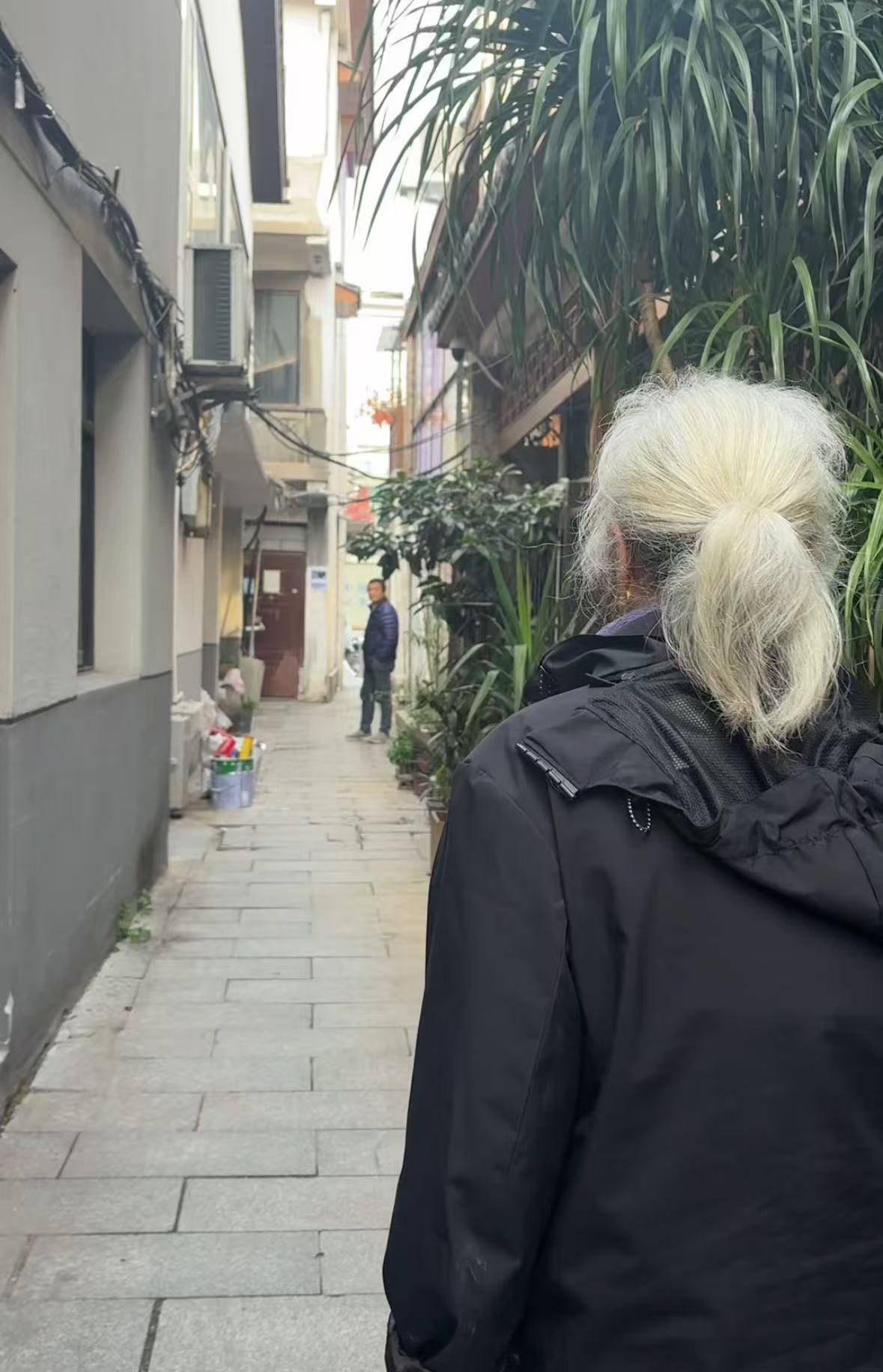 皇冠信用網代理平台_“冤枉我皇冠信用網代理平台，气得要死！”长沙盲人老太巷子里专挑女性带路？当事人发声，社区登门安抚