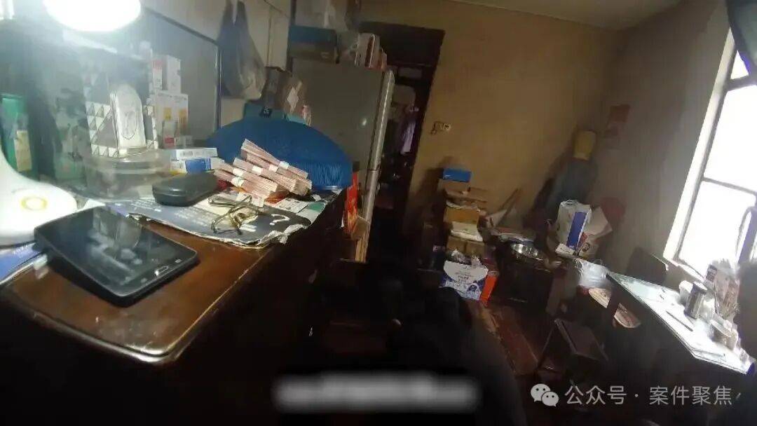 皇冠信用盘最高占成
_上海阿姨每天躺百万元现金上睡觉皇冠信用盘最高占成
!房子被查、两次被拘就是不肯还钱