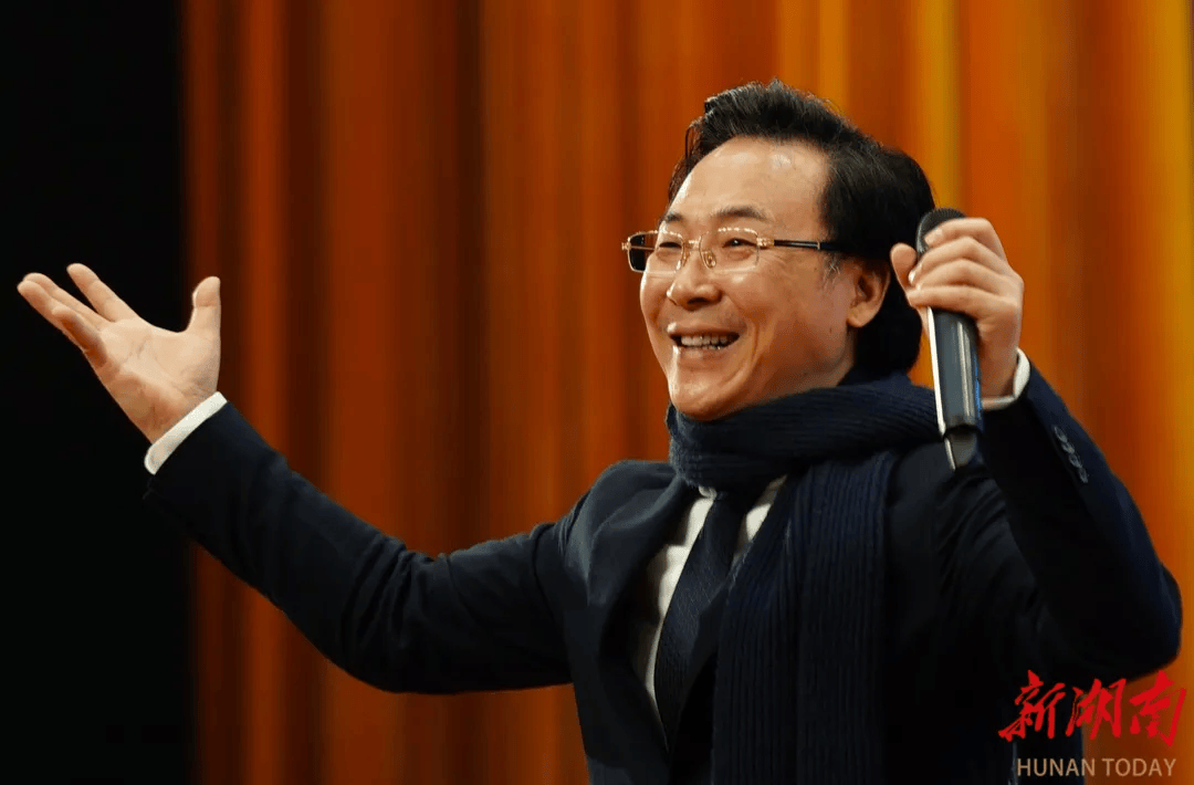 皇冠信用网代理注册_廖昌永为湖南省委书记、省长等省领导授课