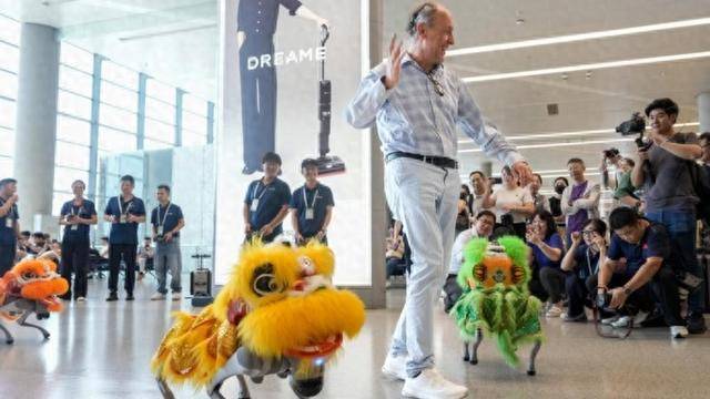 皇冠信用网注册网址_一键下单皇冠信用网注册网址!机器人要来给你“打工”啦|新民侨梁