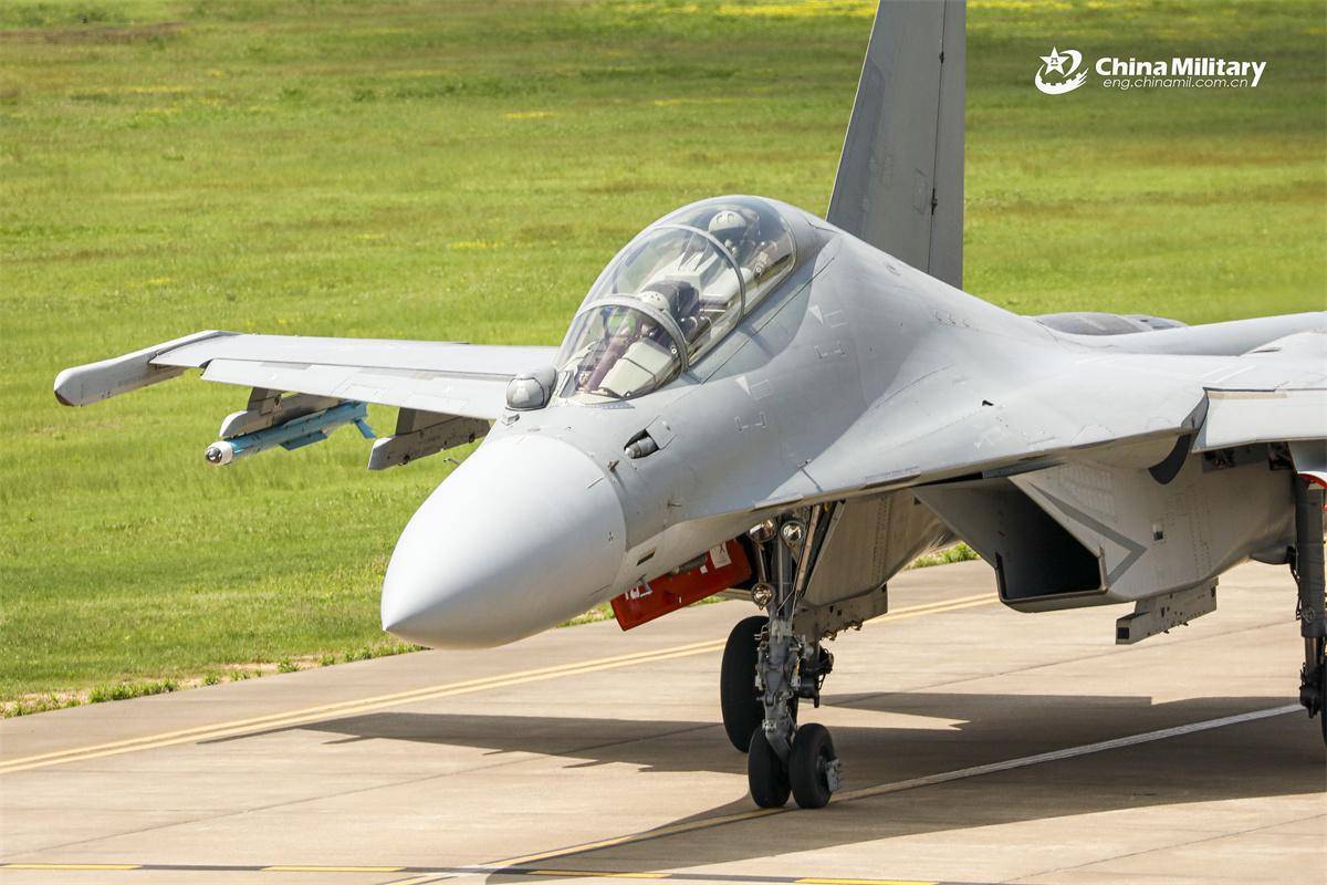 皇冠体育_被歼-16锁定没反应皇冠体育，台军飞行员惊得合不拢嘴：都不愿为台独而战