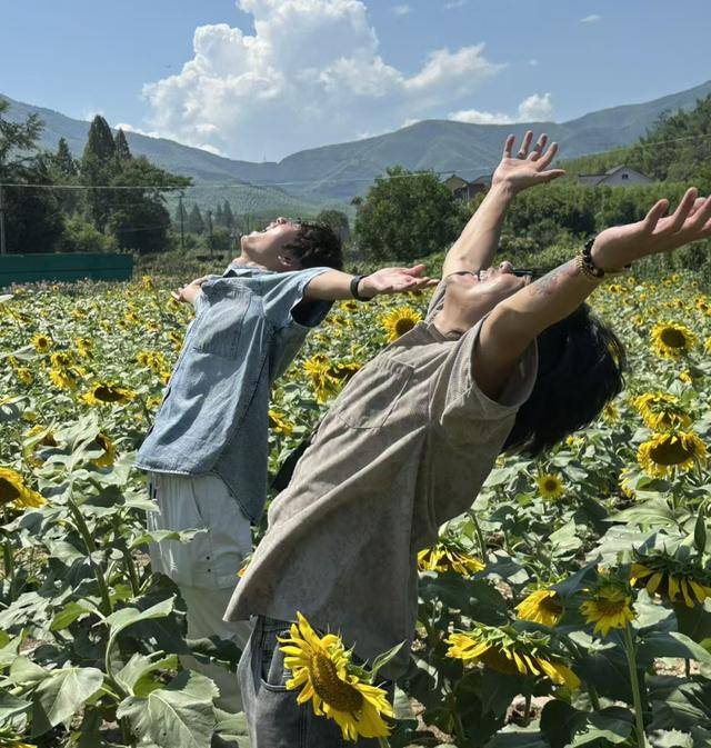 皇冠hga010怎么开户_两个00后刮腻子一年营收100多万元皇冠hga010怎么开户！梦想是画遍全球